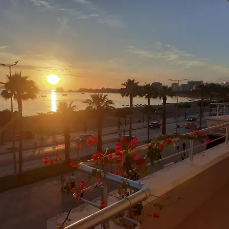 Seafront Luxury 150 Meter Secured Parking アパート *